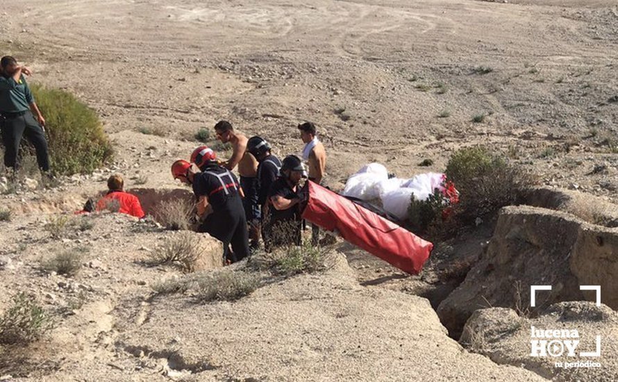 Un hombre es trasladado al Hospital Infanta de Cabra tras precipitarse sobre el suelo el parapente con el que sobrevolaba la Sierra de Aras