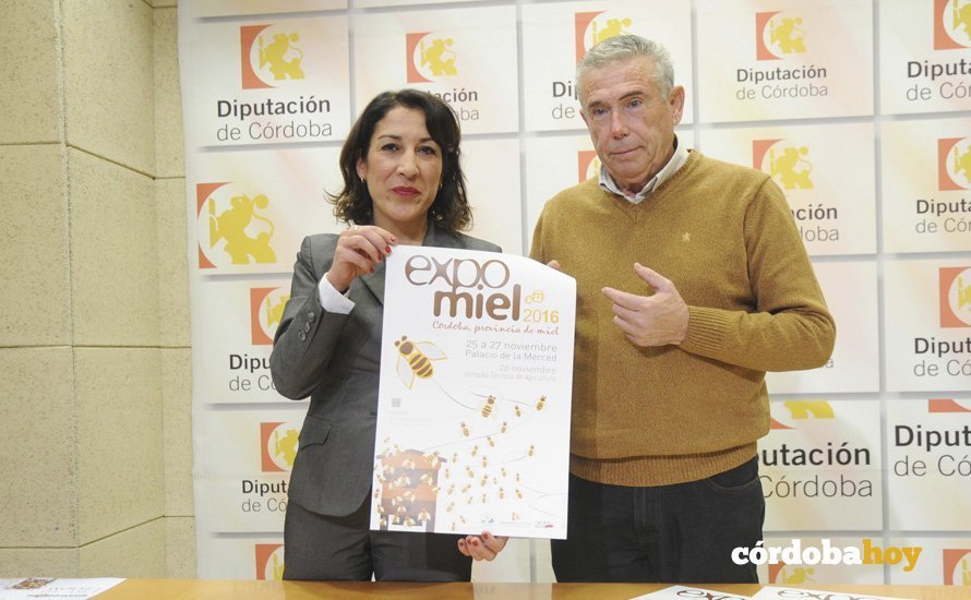 Auxiliadora Pozuelo, delegada de Medioambiente de Diputación, y Lorenzo Ruiz, presidente de COAG