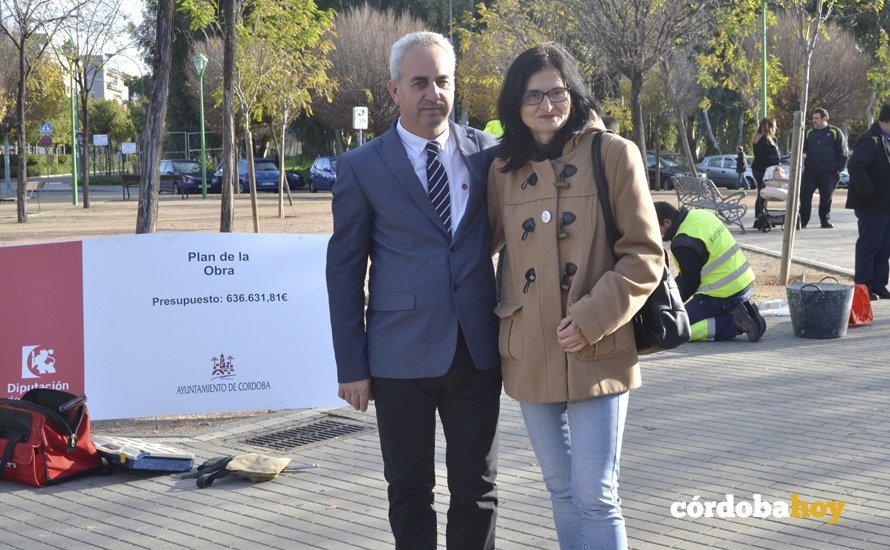 Maximiliano Izquierdo, delegado de Cooperación con los Municipios de la Diputación, y Amparo Pernichi, delegada de Infraestructuras del Ayuntamiento de Córdoba