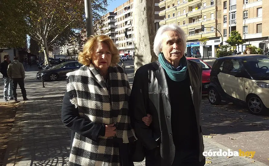 G&oacute;mez y se&ntilde;ora