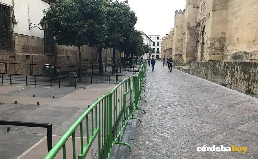 montaje palcos carrera oficial semana santa mezquita