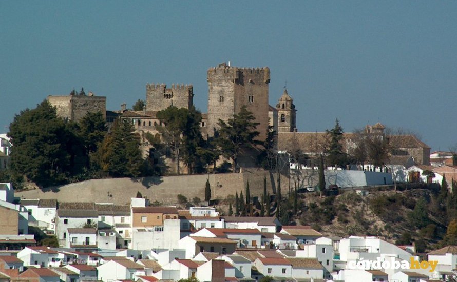Imagen de Montemayor, con el Castillo al fondo
