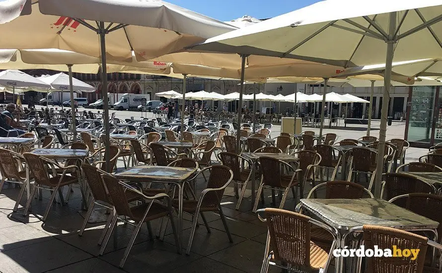Velador de El S&oacute;tano en la Plaza de La Corredera