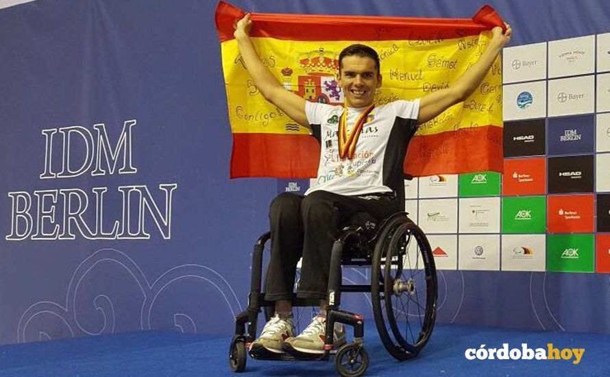 Paco Salinas con medallas