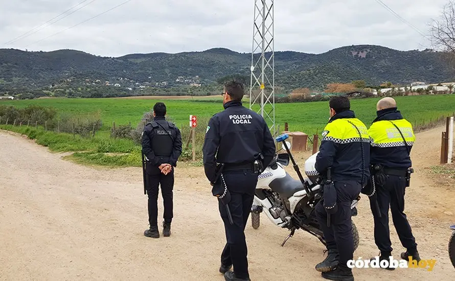 Polic&iacute;a Local de C&oacute;rdoba en labores de control de una prueba deportiva