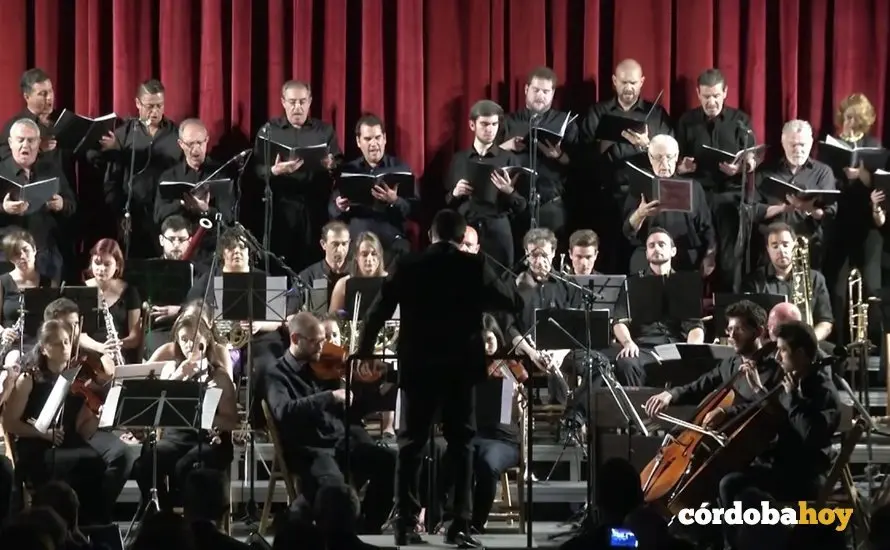 Orquesta y Coro de la catedral cantando
