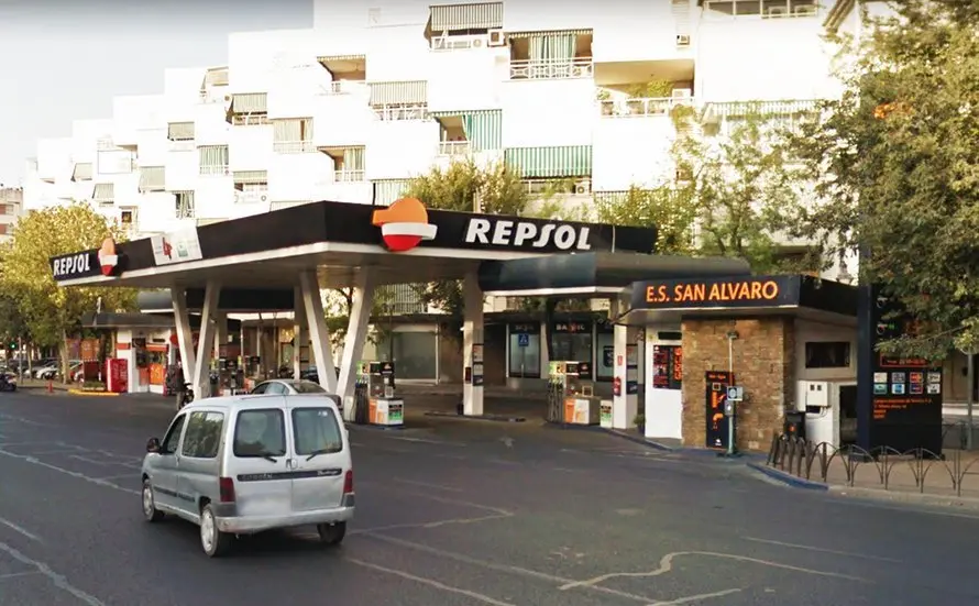 Gasolinera de San &Aacute;lvaro en la Avenida Rep&uacute;blica Argentina