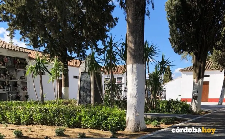 Monumento a las v&iacute;ctimas del franquismo en el cementerio de Castro del R&iacute;o