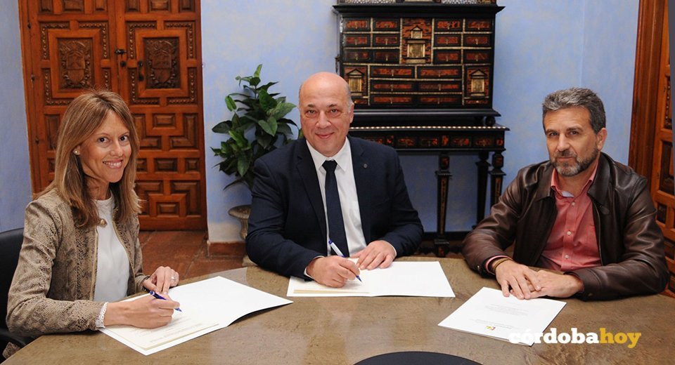 Firma del acuerdo entre Diputación y Vinavin