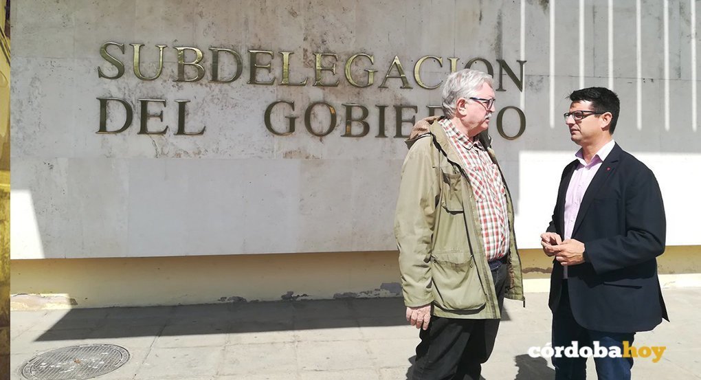 Monereo y García ante la Subdelegación del Gobierno en Córdoba