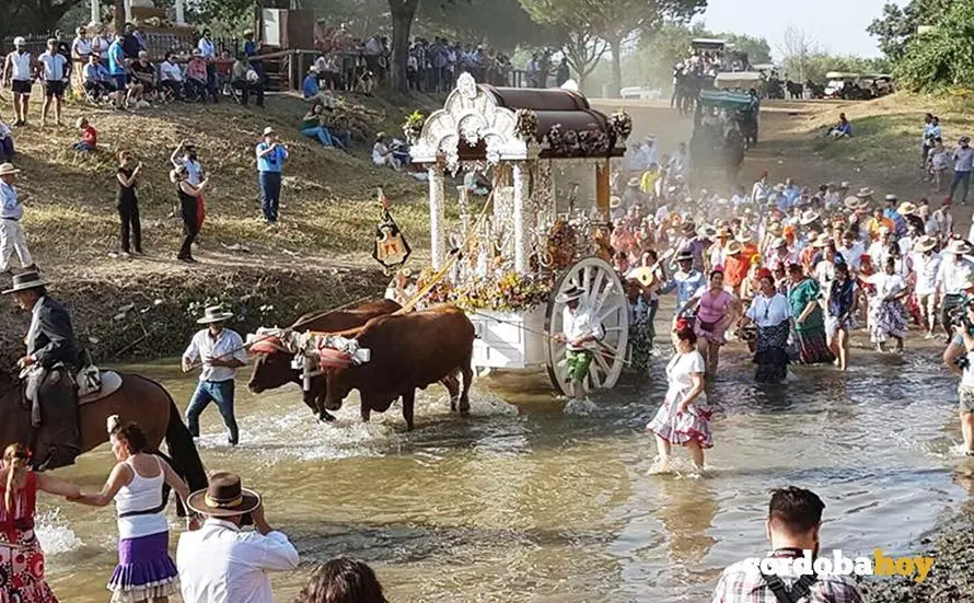 Hermandad del Roc&iacute;o de C&oacute;rdoba en plena peregrinaci&oacute;n a Huelva