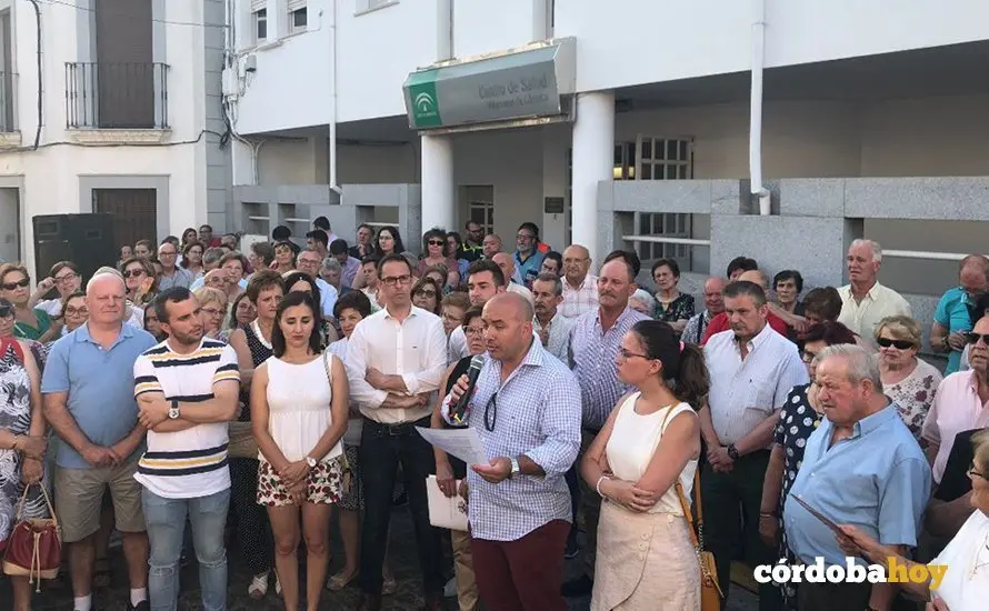 Concentraci&oacute;n en Villanueva por un centro de salud digno
