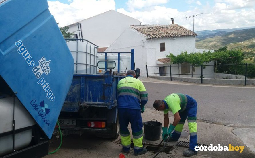 Limpieza de imbornales en la localidad de Priego de Córdoba