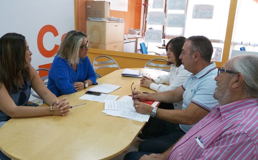 Reunión de Isabel Albás con miembros de CCOO sobre el Hospital de Los Morales