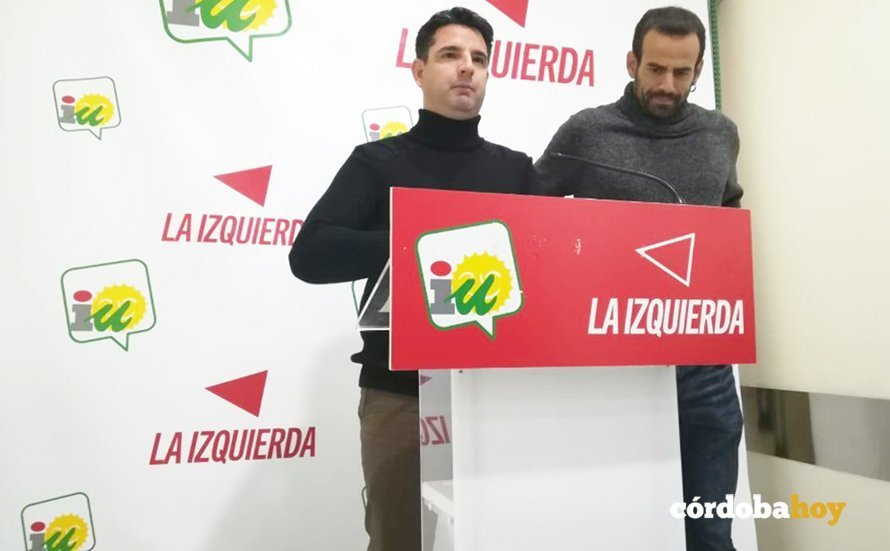 Pedro García y Miguel Ángel Bustamante en la sede de IU en Córdoba