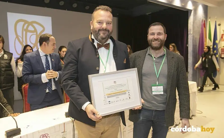 Anselmo C&oacute;rdoba recoge su premio