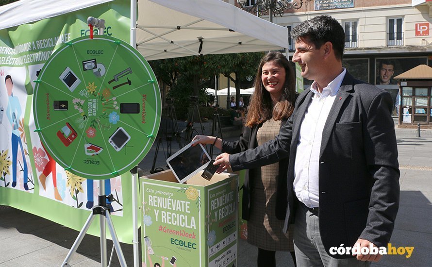 Pedro García, en la campaña para el reciclaje de aparatos eléctricos y electrónicos de la Fundación Ecolec