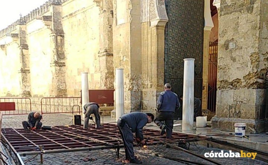 Colocación de una rampa para el acceso al interior de la Mezquita-Catedral