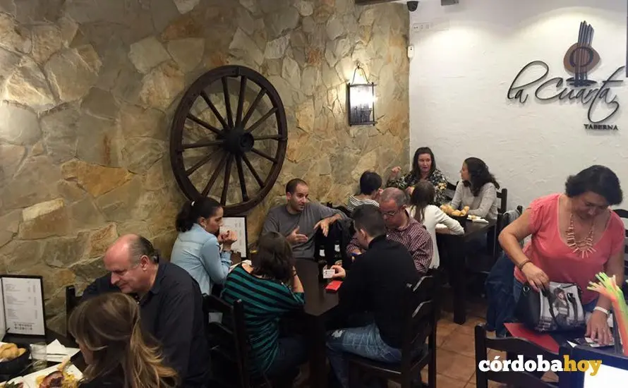 Interior de la Taberna La Cuarta