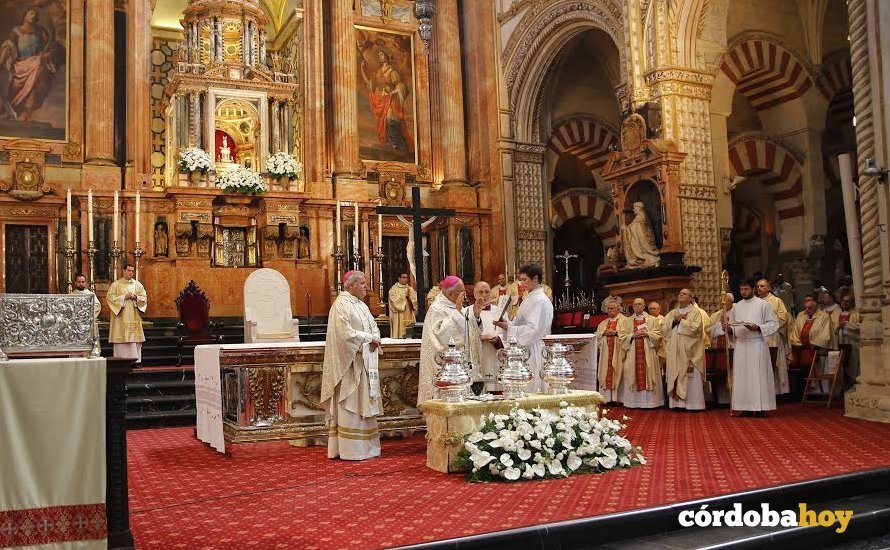 Misa crismal del obispo en la Mezquita-Catedral