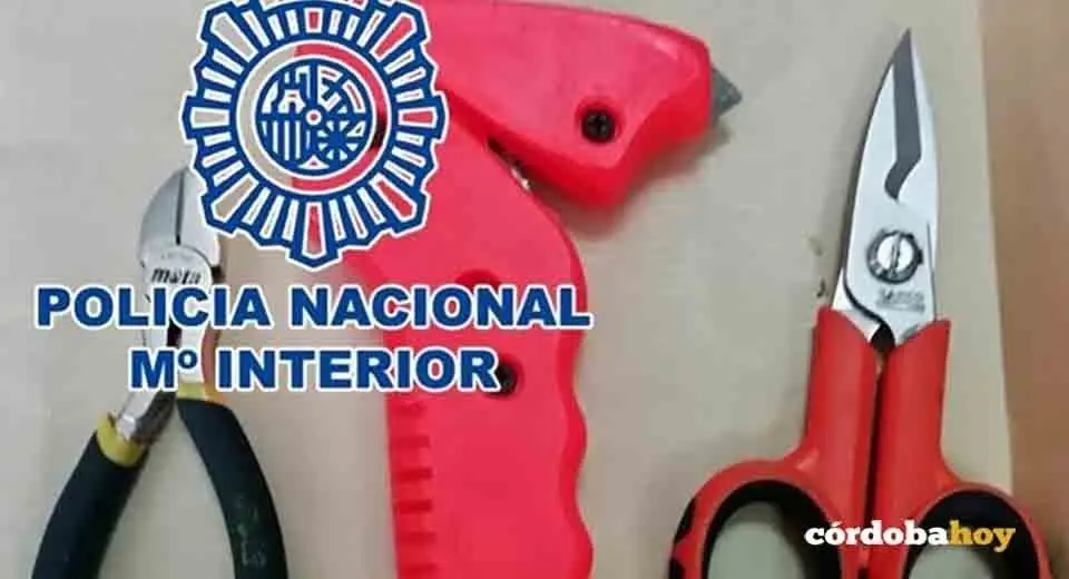 Alicates Polic&iacute;a Nacional