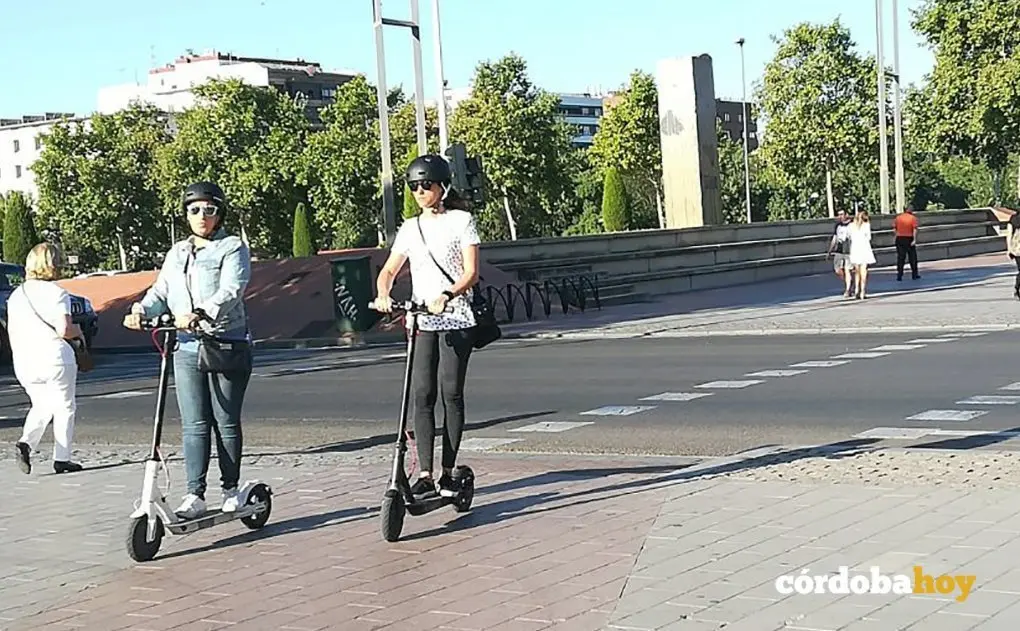 Patinetes el&eacute;ctricos en C&oacute;rdoba, en una imagen de archivo