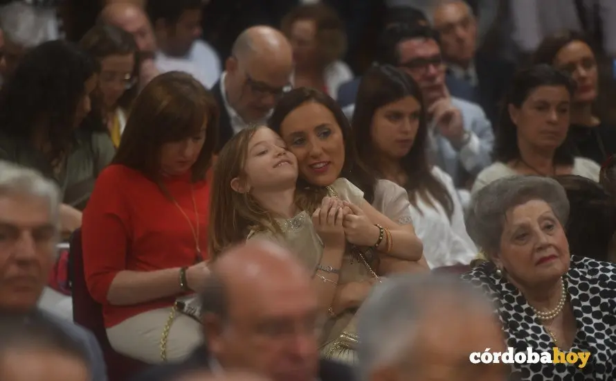 esposa e hija Bellido investidura