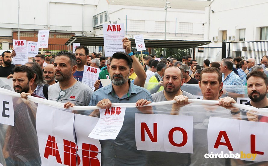Protesta de trabajadores en ABB 1