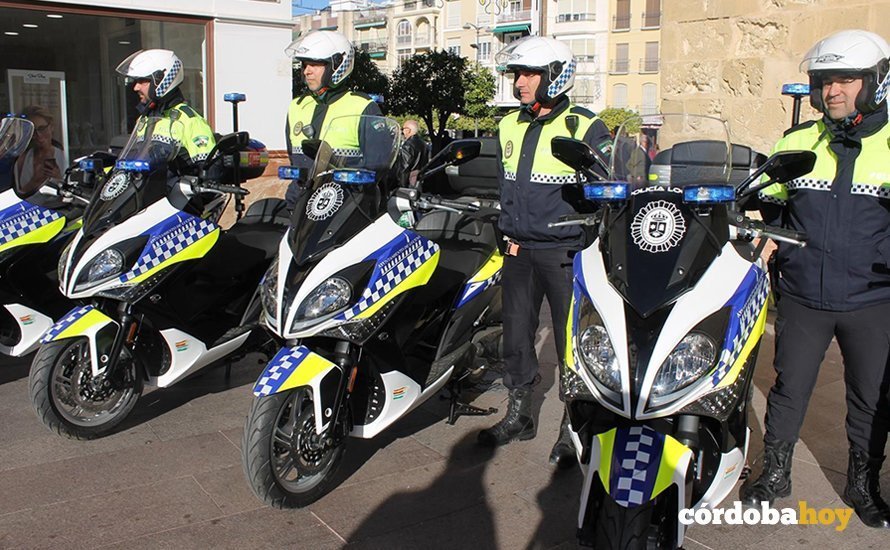 Policía Local en moto de Lucena