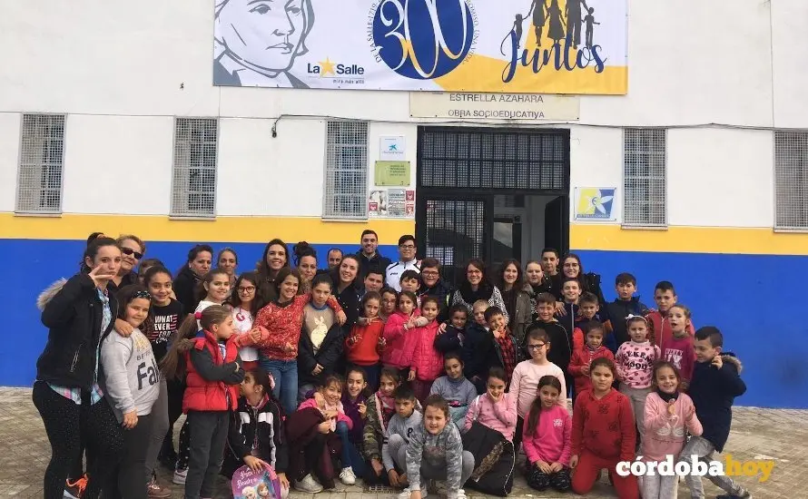 Algunos de los 120 ni&ntilde;os del Proyecto de la Asociaci&oacute;n Estrella Azahara financiado por el Cabildo