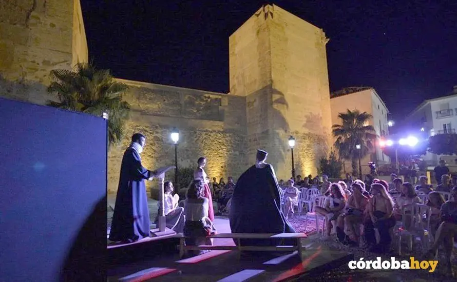 Teatralizaci&oacute;n de calle en la Villa Cervantina de Castro del R&iacute;o
