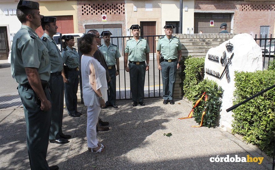 Monolito en Fuente Palmera en honor a los guardia civiles caídos