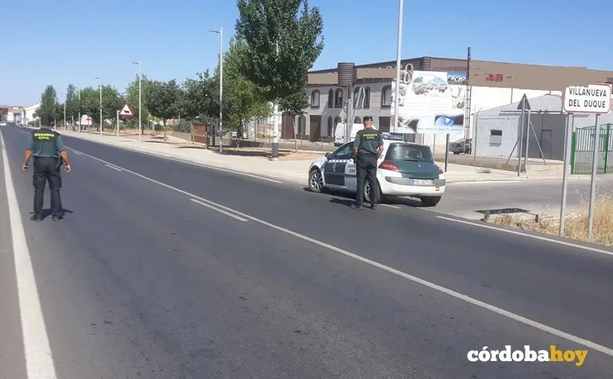 Agentes de la Guardia Civil en Villanueva del Duque, en una imagen de archivo