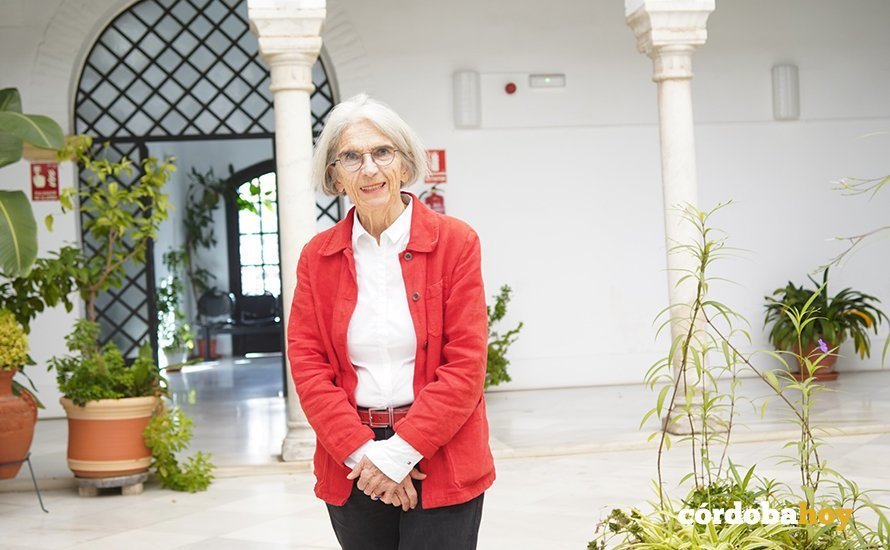 La novelista Donna Leon en el patio del Palacio de Orive