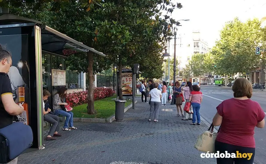 Parada del autob&uacute;s en Col&oacute;n