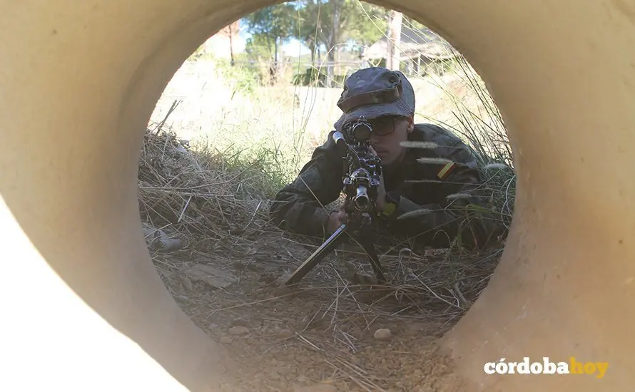 Fotograf&iacute;a del soldado Aguilera durante unas maniobras