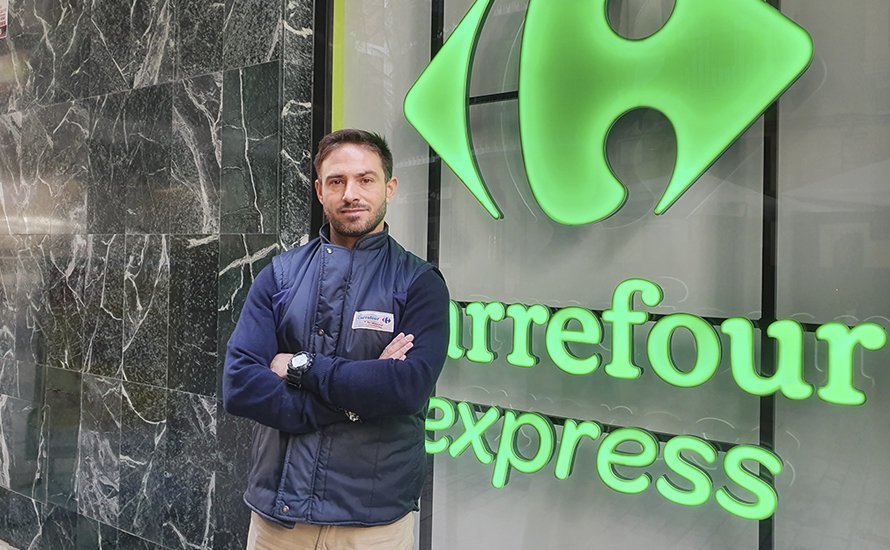 Alejandro Couñago, gerente del nuevo Carrefour Express abierto en la Plaza del Escudo