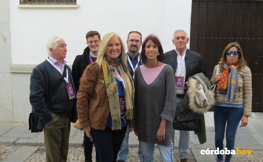 La candidata por Unidas Podemos, Martina Velarde, junto a los concejales de la formación