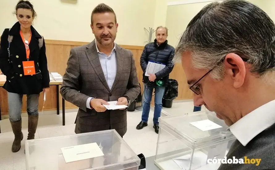 Marcial G&oacute;mez Balsera, en el momento de votar
