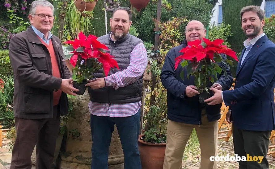 Entrega de los pascueros a las asociciones de Patios cordobesas