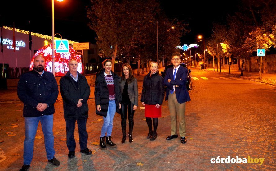 La Arruzafa iluminada, empresarios de la zona junto a la concejala Marian Aguilar