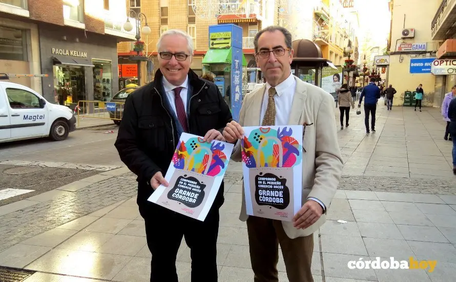 El concejal Antonio &Aacute;lvarez, a la derecha, en la presentaci&oacute;n de la campa&ntilde;a