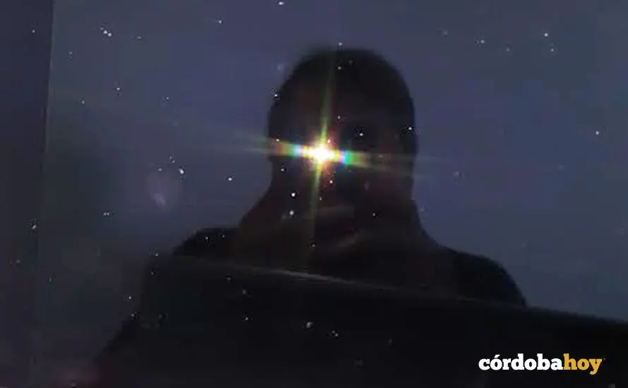 La imagen reflejada en un ordenador