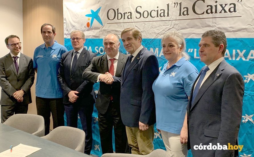 Firma del convenio entre la Agrupación de Cofradías y la Fundación La Caixa