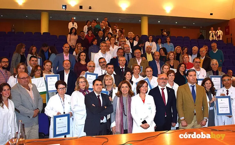 Foto de los que han recibido en el Reina Sof&iacute;a la certificaci&oacute;n de calidad