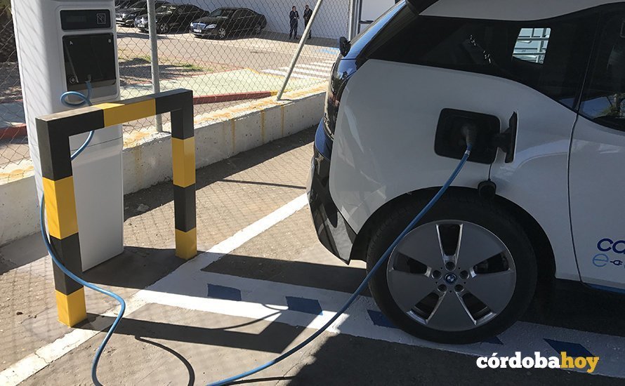 Cargador de coche eléctrico de Endesa en el Parador de Córdoba