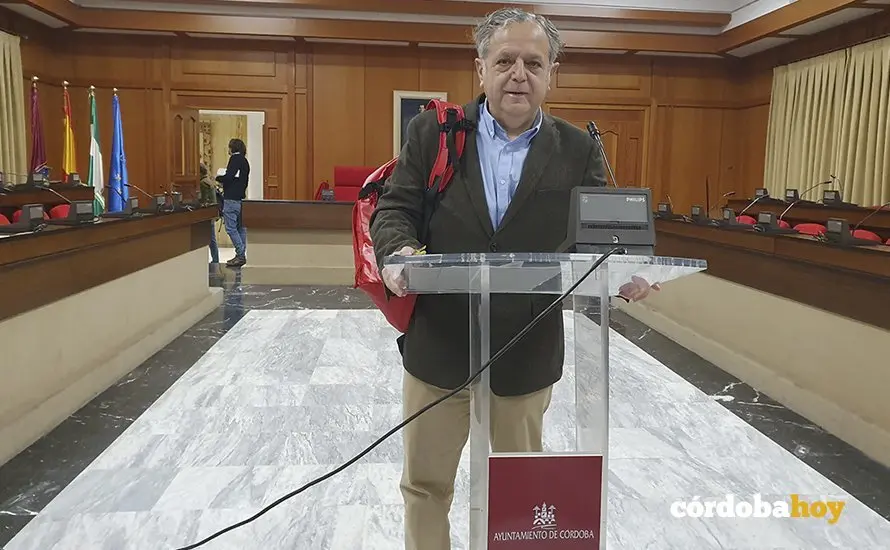 Salvador Fuentes, esta ma&ntilde;ana en el sal&oacute;n de Plenos del Ayuntamiento