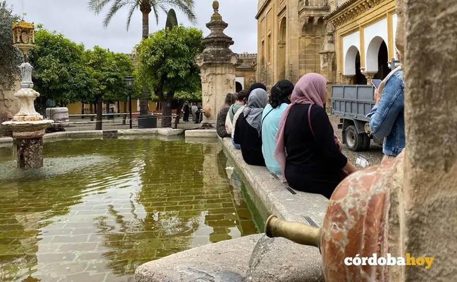 Visitantes esta ma&ntilde;ana en la Mezquita-Catedral antes de decretar su cierre