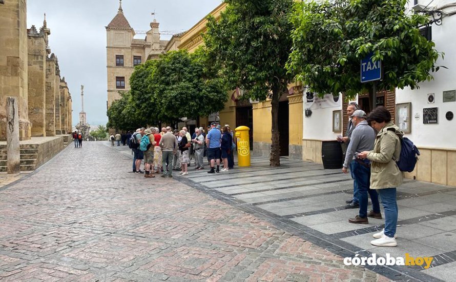 Escasez de turistas en el entorno de la Mezquita-Catedral esta mañana