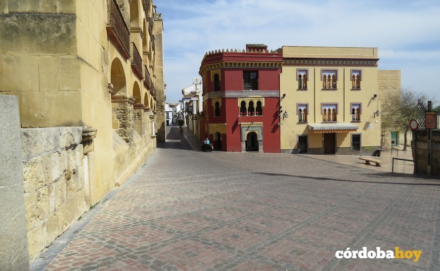 Entorno de la Mezquita-Catedral de Córdoba vacía de gente
